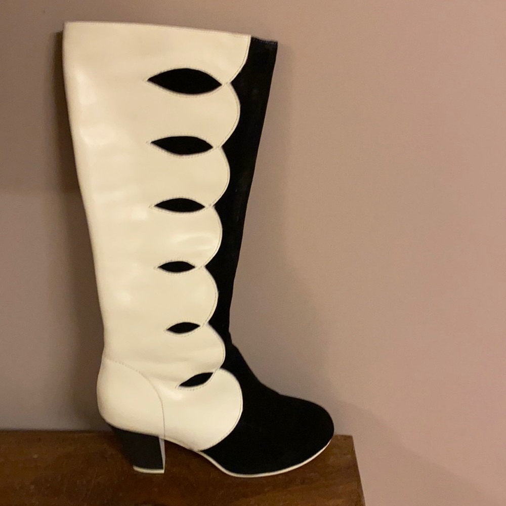 Brand new Lola Ramona Elsa knee high boots
